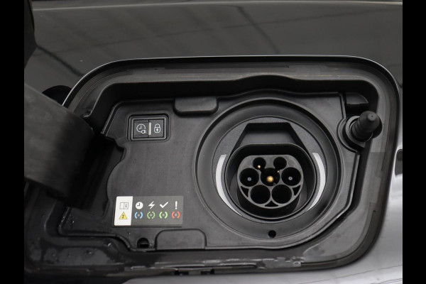 Peugeot 3008 1.6 HYbrid 225 Allure Pack | Carplay | Navigatie | Camera | Cruise Control | LED Koplampen | LMV 18 | Peugeot 3008 1.6 HYbrid 225 Allure Pack | Carplay | Navigatie | Camera | Cruise Control | LED Koplampen | LMV 18 |