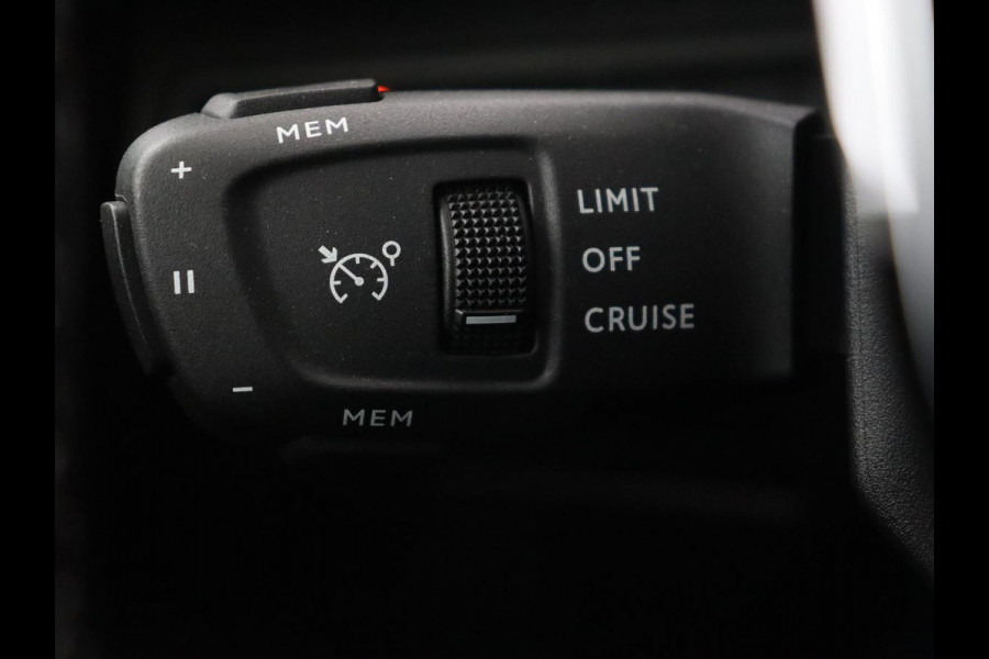 Peugeot 3008 1.6 HYbrid 225 Allure Pack | Carplay | Navigatie | Camera | Cruise Control | LED Koplampen | LMV 18 | Peugeot 3008 1.6 HYbrid 225 Allure Pack | Carplay | Navigatie | Camera | Cruise Control | LED Koplampen | LMV 18 |