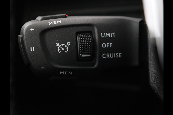 Peugeot 3008 1.6 HYbrid 225 Allure Pack | Carplay | Navigatie | Camera | Cruise Control | LED Koplampen | LMV 18 | Peugeot 3008 1.6 HYbrid 225 Allure Pack | Carplay | Navigatie | Camera | Cruise Control | LED Koplampen | LMV 18 |