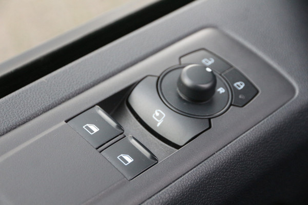 Ford Transit Custom 320 2.0 TDCI 136 | KAR-edition | L2H1 | LED | Camera | Navi | Clima.. Ford Transit Custom 320 2.0 TDCI 136 | KAR-edition | L2H1 | LED | Camera | Navi | Clima..