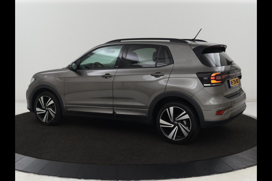 Volkswagen T-Cross 1.0 TSI R-Line | Camera | Carplay | Stoelverwarming | Cruise Control Adaptief | LED koplampen | LMV 18 | Volkswagen T-Cross 1.0 TSI R-Line | Camera | Carplay | Stoelverwarming | Cruise Control Adaptief | LED koplampen | LMV 18 |