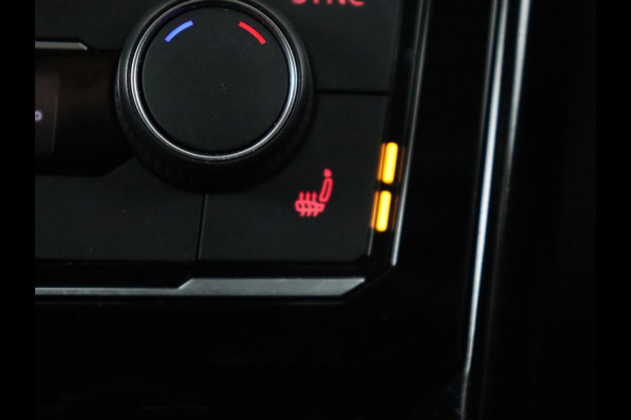 Volkswagen T-Cross 1.0 TSI R-Line | Camera | Carplay | Stoelverwarming | Cruise Control Adaptief | LED koplampen | LMV 18 | Volkswagen T-Cross 1.0 TSI R-Line | Camera | Carplay | Stoelverwarming | Cruise Control Adaptief | LED koplampen | LMV 18 |