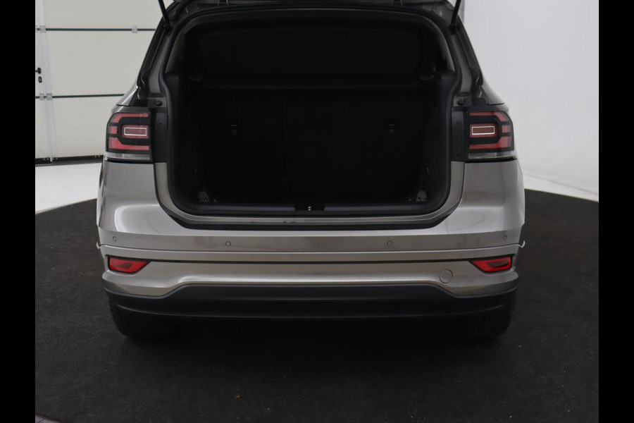 Volkswagen T-Cross 1.0 TSI R-Line | Camera | Carplay | Stoelverwarming | Cruise Control Adaptief | LED koplampen | LMV 18 | Volkswagen T-Cross 1.0 TSI R-Line | Camera | Carplay | Stoelverwarming | Cruise Control Adaptief | LED koplampen | LMV 18 |