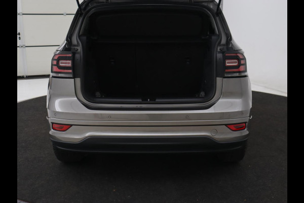 Volkswagen T-Cross 1.0 TSI R-Line | Camera | Carplay | Stoelverwarming | Cruise Control Adaptief | LED koplampen | LMV 18 | Volkswagen T-Cross 1.0 TSI R-Line | Camera | Carplay | Stoelverwarming | Cruise Control Adaptief | LED koplampen | LMV 18 |