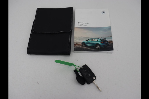 Volkswagen T-Cross 1.0 TSI R-Line | Camera | Carplay | Stoelverwarming | Cruise Control Adaptief | LED koplampen | LMV 18 | Volkswagen T-Cross 1.0 TSI R-Line | Camera | Carplay | Stoelverwarming | Cruise Control Adaptief | LED koplampen | LMV 18 |