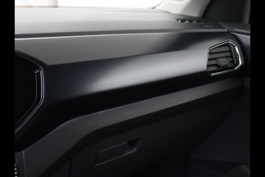 Volkswagen T-Cross 1.0 TSI R-Line | Camera | Carplay | Stoelverwarming | Cruise Control Adaptief | LED koplampen | LMV 18 | Volkswagen T-Cross 1.0 TSI R-Line | Camera | Carplay | Stoelverwarming | Cruise Control Adaptief | LED koplampen | LMV 18 |