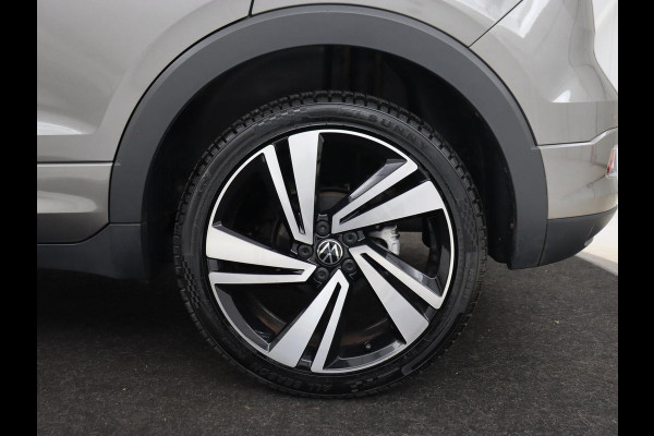 Volkswagen T-Cross 1.0 TSI R-Line | Camera | Carplay | Stoelverwarming | Cruise Control Adaptief | LED koplampen | LMV 18 | Volkswagen T-Cross 1.0 TSI R-Line | Camera | Carplay | Stoelverwarming | Cruise Control Adaptief | LED koplampen | LMV 18 |