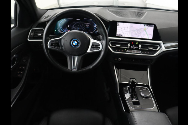 BMW 3 Serie Touring 330e Business Edition Plus | Leder Bekleding | Carplay | Cruise Control | Navigatie | Laser LED koplampen | Stoelverwarming | LMV 18 |