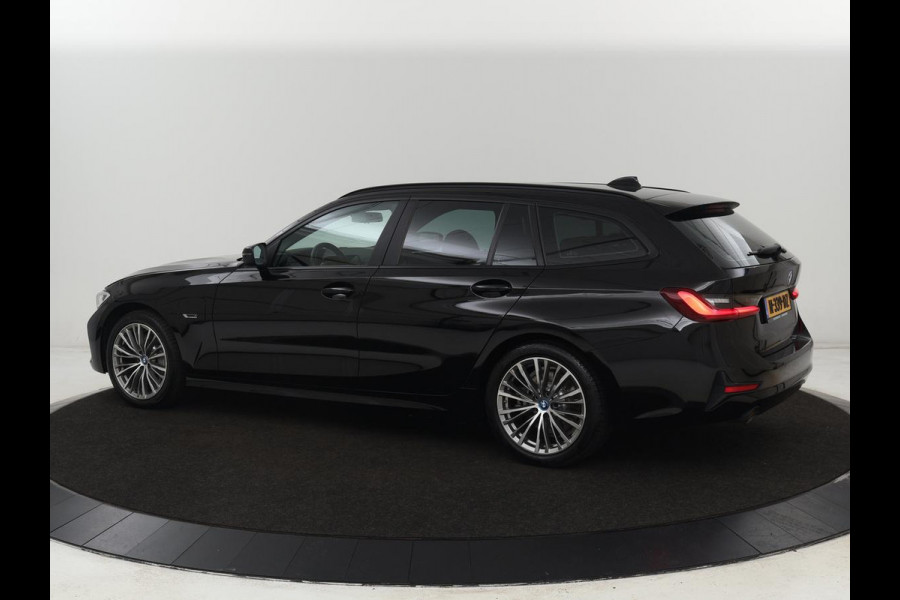 BMW 3 Serie Touring 330e Business Edition Plus | Leder Bekleding | Carplay | Cruise Control | Navigatie | Laser LED koplampen | Stoelverwarming | LMV 18 |