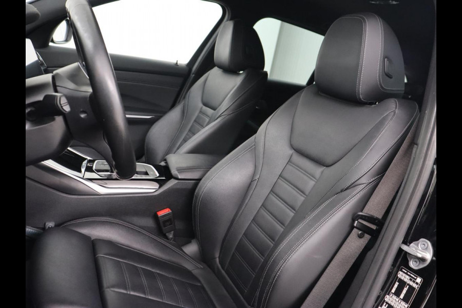BMW 3 Serie Touring 330e Business Edition Plus | Leder Bekleding | Carplay | Cruise Control | Navigatie | Laser LED koplampen | Stoelverwarming | LMV 18 |