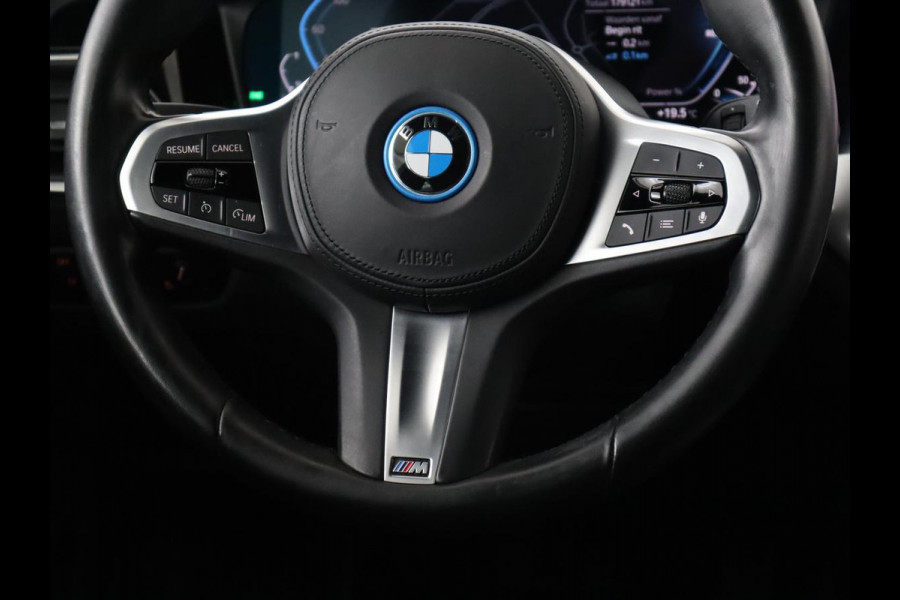 BMW 3 Serie Touring 330e Business Edition Plus | Leder Bekleding | Carplay | Cruise Control | Navigatie | Laser LED koplampen | Stoelverwarming | LMV 18 |