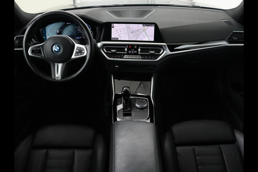 BMW 3 Serie Touring 330e Business Edition Plus | Leder Bekleding | Carplay | Cruise Control | Navigatie | Laser LED koplampen | Stoelverwarming | LMV 18 |