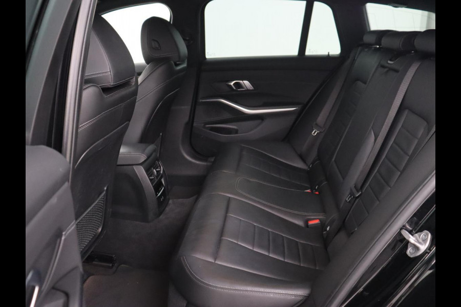 BMW 3 Serie Touring 330e Business Edition Plus | Leder Bekleding | Carplay | Cruise Control | Navigatie | Laser LED koplampen | Stoelverwarming | LMV 18 |