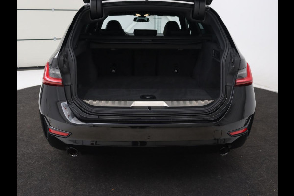BMW 3 Serie Touring 330e Business Edition Plus | Leder Bekleding | Carplay | Cruise Control | Navigatie | Laser LED koplampen | Stoelverwarming | LMV 18 |