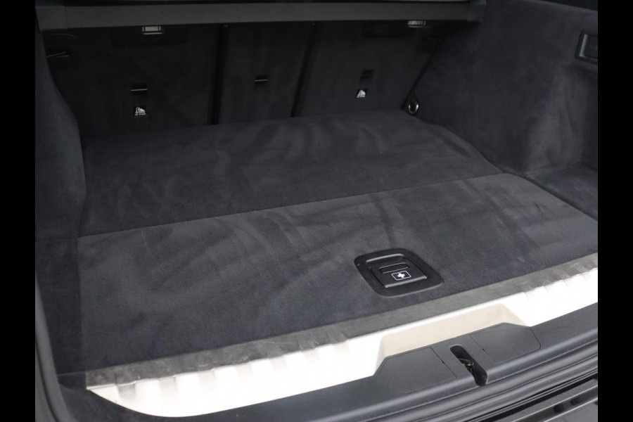 BMW 3 Serie Touring 330e Business Edition Plus | Leder Bekleding | Carplay | Cruise Control | Navigatie | Laser LED koplampen | Stoelverwarming | LMV 18 |
