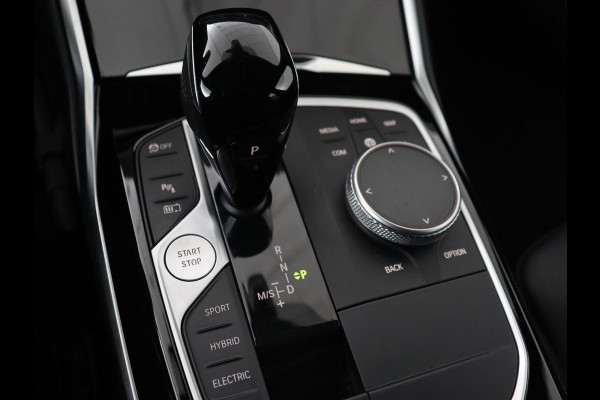 BMW 3 Serie Touring 330e Business Edition Plus | Leder Bekleding | Carplay | Cruise Control | Navigatie | Laser LED koplampen | Stoelverwarming | LMV 18 |