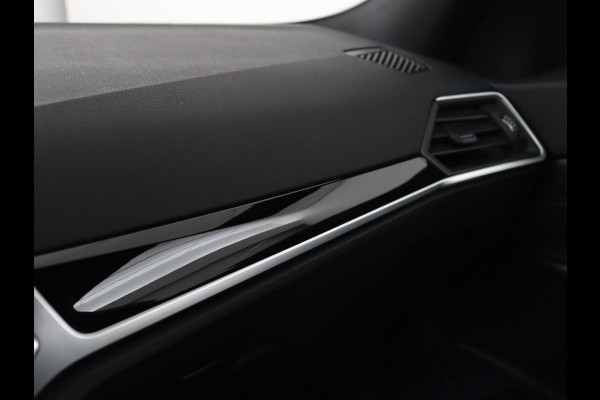 BMW 3 Serie Touring 330e Business Edition Plus | Leder Bekleding | Carplay | Cruise Control | Navigatie | Laser LED koplampen | Stoelverwarming | LMV 18 |