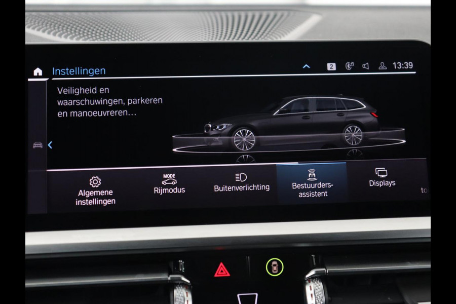 BMW 3 Serie Touring 330e Business Edition Plus | Leder Bekleding | Carplay | Cruise Control | Navigatie | Laser LED koplampen | Stoelverwarming | LMV 18 |