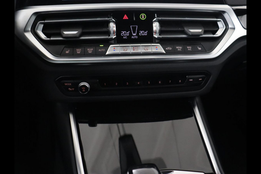 BMW 3 Serie Touring 330e Business Edition Plus | Leder Bekleding | Carplay | Cruise Control | Navigatie | Laser LED koplampen | Stoelverwarming | LMV 18 |