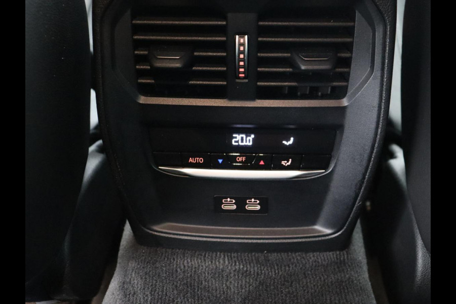 BMW 3 Serie Touring 330e Business Edition Plus | Leder Bekleding | Carplay | Cruise Control | Navigatie | Laser LED koplampen | Stoelverwarming | LMV 18 |