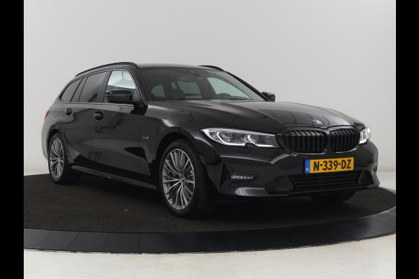 BMW 3 Serie Touring 330e Business Edition Plus | Leder Bekleding | Carplay | Cruise Control | Navigatie | Laser LED koplampen | Stoelverwarming | LMV 18 |