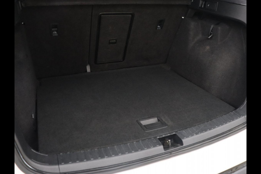 Seat Ateca 1.5 TSI Style | Panoramadak | Trekhaak | Camera | Stoelverwarming | Carplay | Navigatie | Cruise Control Adaptief | LMV 18 |