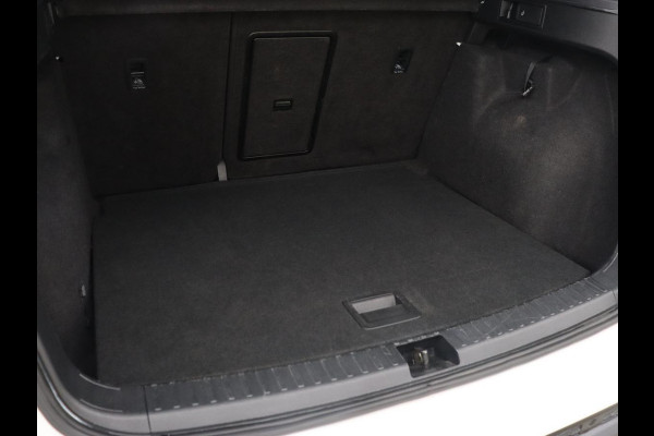 Seat Ateca 1.5 TSI Style | Panoramadak | Trekhaak | Camera | Stoelverwarming | Carplay | Navigatie | Cruise Control Adaptief | LMV 18 |