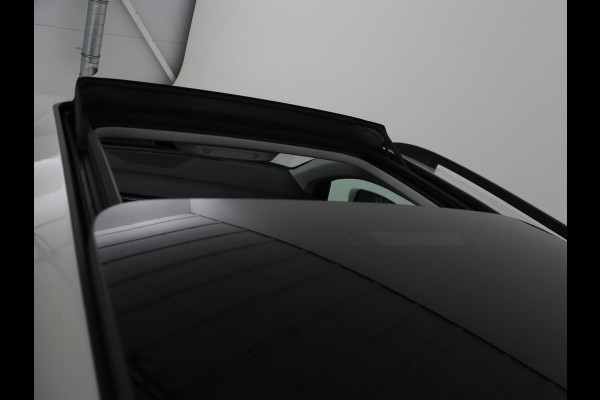 Seat Ateca 1.5 TSI Style | Panoramadak | Trekhaak | Camera | Stoelverwarming | Carplay | Navigatie | Cruise Control Adaptief | LMV 18 |