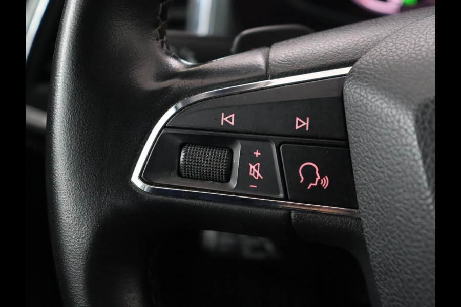 Seat Ateca 1.5 TSI Style | Panoramadak | Trekhaak | Camera | Stoelverwarming | Carplay | Navigatie | Cruise Control Adaptief | LMV 18 |