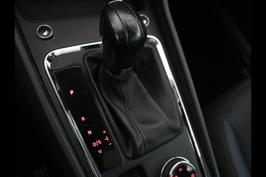 Seat Ateca 1.5 TSI Style | Panoramadak | Trekhaak | Camera | Stoelverwarming | Carplay | Navigatie | Cruise Control Adaptief | LMV 18 |