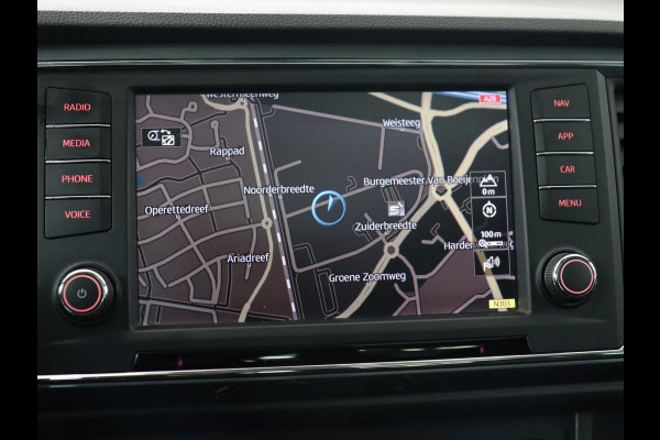 Seat Ateca 1.5 TSI Style | Panoramadak | Trekhaak | Camera | Stoelverwarming | Carplay | Navigatie | Cruise Control Adaptief | LMV 18 |