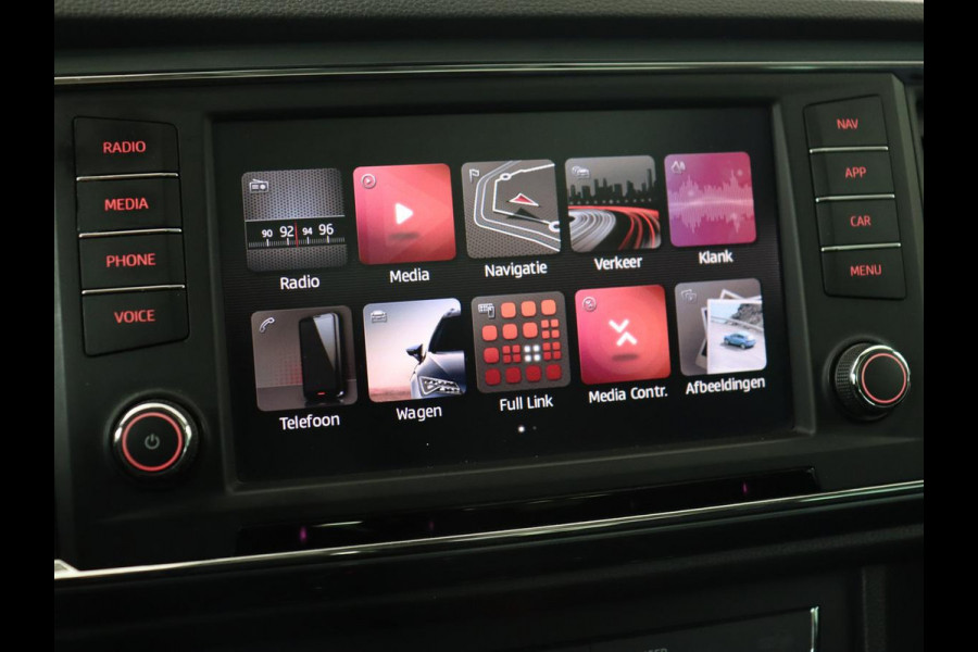Seat Ateca 1.5 TSI Style | Panoramadak | Trekhaak | Camera | Stoelverwarming | Carplay | Navigatie | Cruise Control Adaptief | LMV 18 |