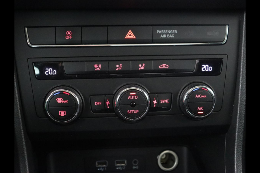 Seat Ateca 1.5 TSI Style | Panoramadak | Trekhaak | Camera | Stoelverwarming | Carplay | Navigatie | Cruise Control Adaptief | LMV 18 |