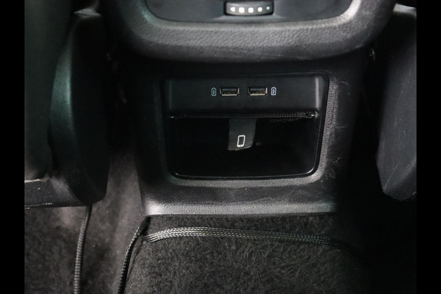 Seat Ateca 1.5 TSI Style | Panoramadak | Trekhaak | Camera | Stoelverwarming | Carplay | Navigatie | Cruise Control Adaptief | LMV 18 |