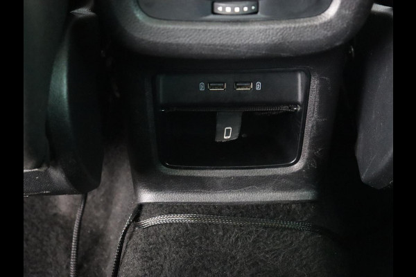 Seat Ateca 1.5 TSI Style | Panoramadak | Trekhaak | Camera | Stoelverwarming | Carplay | Navigatie | Cruise Control Adaptief | LMV 18 |