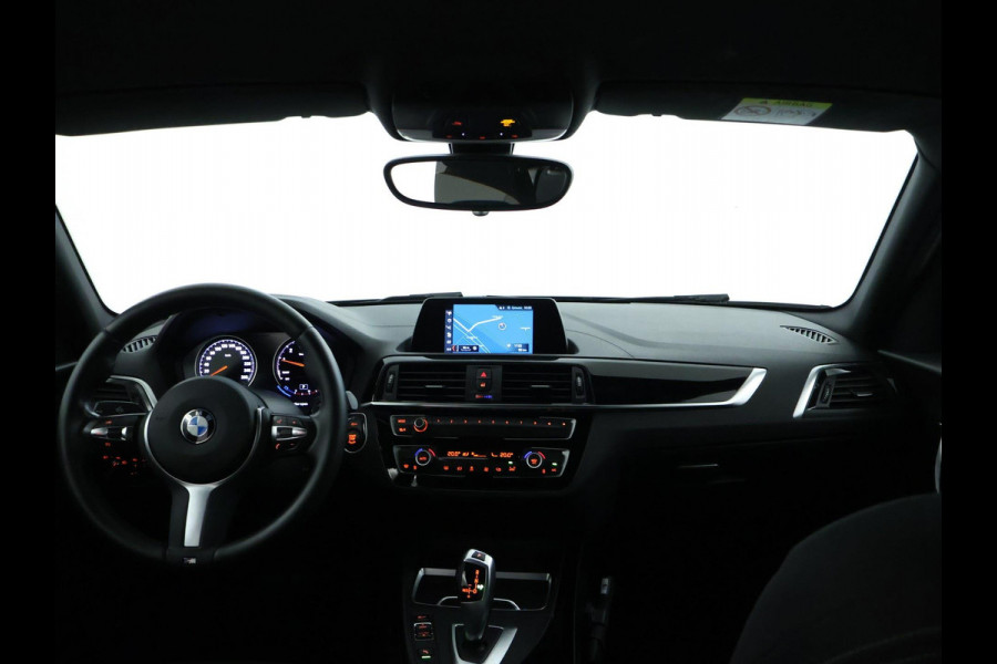 BMW 1-serie 118i Executive Sport Shadow CarPlay | Camera | Automaat BMW 1-serie 118i Executive Sport Shadow CarPlay | Camera | Automaat