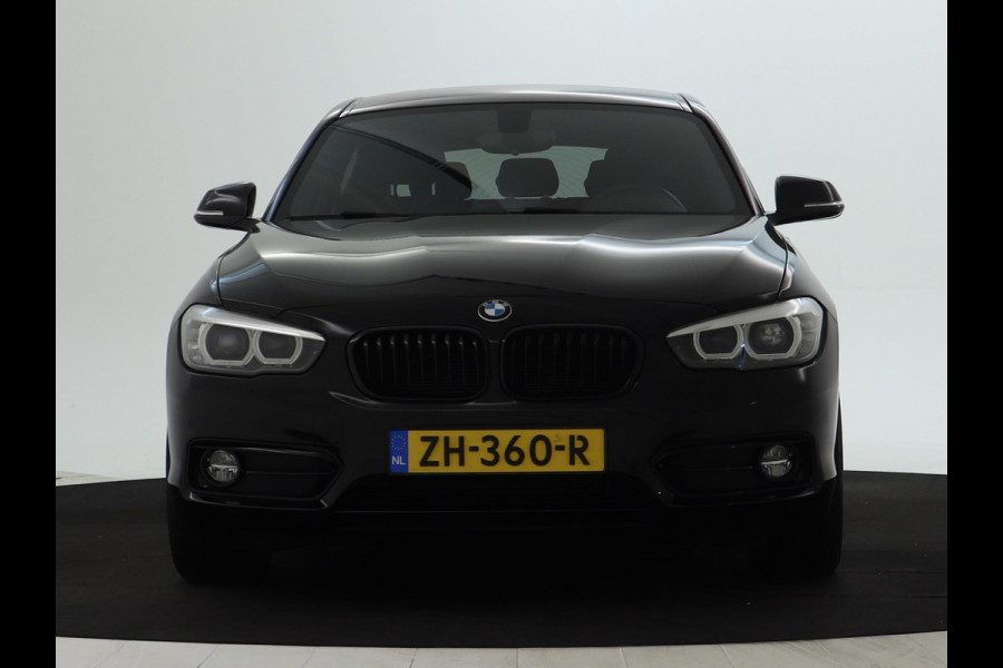 BMW 1-serie 118i Executive Sport Shadow CarPlay | Camera | Automaat BMW 1-serie 118i Executive Sport Shadow CarPlay | Camera | Automaat