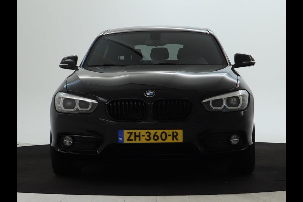 BMW 1-serie 118i Executive Sport Shadow CarPlay | Camera | Automaat BMW 1-serie 118i Executive Sport Shadow CarPlay | Camera | Automaat