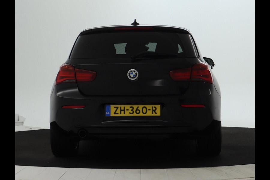 BMW 1-serie 118i Executive Sport Shadow CarPlay | Camera | Automaat BMW 1-serie 118i Executive Sport Shadow CarPlay | Camera | Automaat