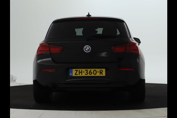 BMW 1-serie 118i Executive Sport Shadow CarPlay | Camera | Automaat BMW 1-serie 118i Executive Sport Shadow CarPlay | Camera | Automaat