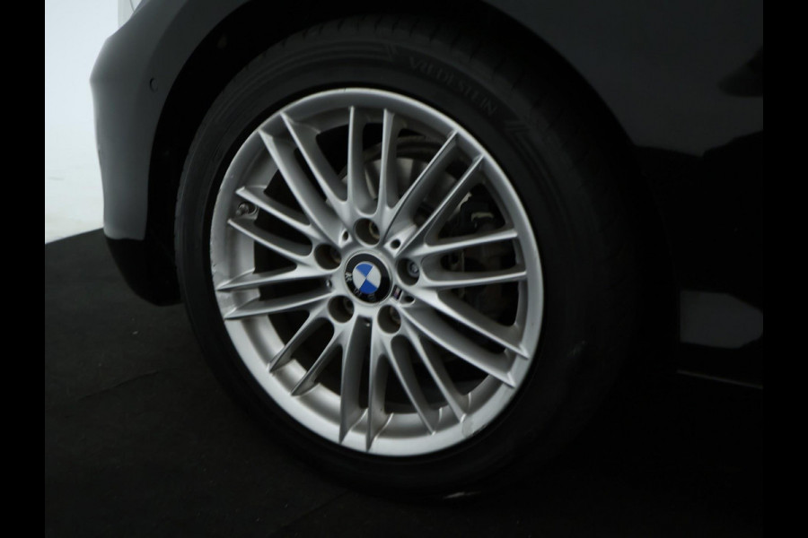 BMW 1-serie 118i Executive Sport Shadow CarPlay | Camera | Automaat BMW 1-serie 118i Executive Sport Shadow CarPlay | Camera | Automaat