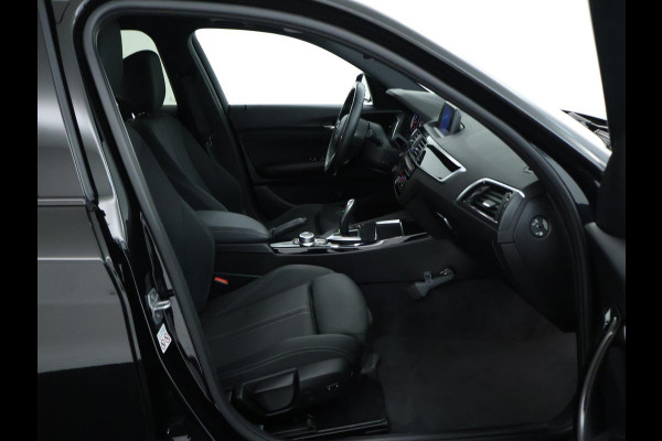 BMW 1-serie 118i Executive Sport Shadow CarPlay | Camera | Automaat BMW 1-serie 118i Executive Sport Shadow CarPlay | Camera | Automaat