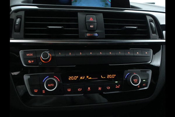 BMW 1-serie 118i Executive Sport Shadow CarPlay | Camera | Automaat BMW 1-serie 118i Executive Sport Shadow CarPlay | Camera | Automaat