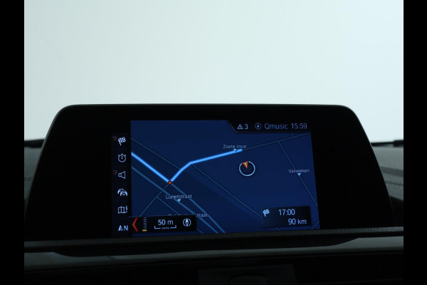 BMW 1-serie 118i Executive Sport Shadow CarPlay | Camera | Automaat BMW 1-serie 118i Executive Sport Shadow CarPlay | Camera | Automaat