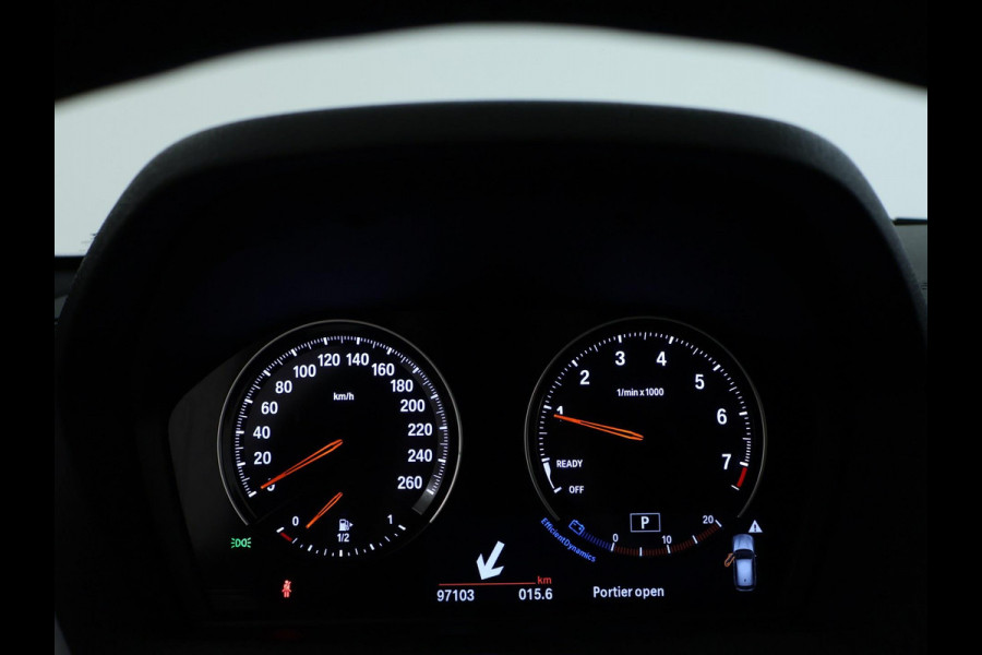 BMW 1-serie 118i Executive Sport Shadow CarPlay | Camera | Automaat BMW 1-serie 118i Executive Sport Shadow CarPlay | Camera | Automaat