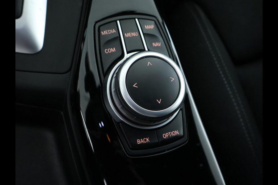 BMW 1-serie 118i Executive Sport Shadow CarPlay | Camera | Automaat BMW 1-serie 118i Executive Sport Shadow CarPlay | Camera | Automaat