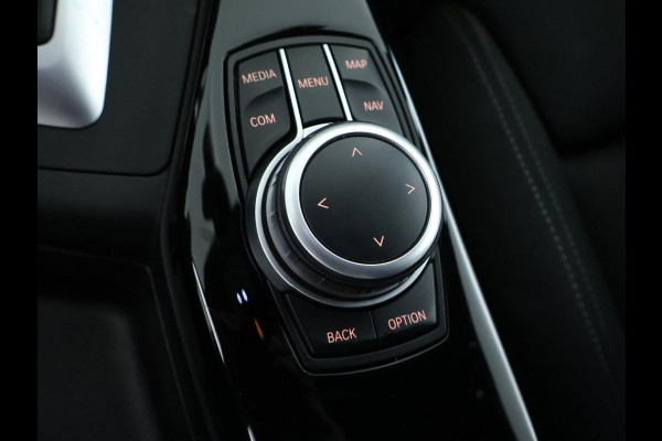 BMW 1-serie 118i Executive Sport Shadow CarPlay | Camera | Automaat BMW 1-serie 118i Executive Sport Shadow CarPlay | Camera | Automaat