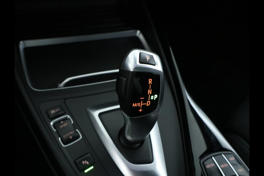 BMW 1-serie 118i Executive Sport Shadow CarPlay | Camera | Automaat BMW 1-serie 118i Executive Sport Shadow CarPlay | Camera | Automaat