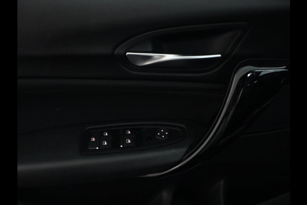 BMW 1-serie 118i Executive Sport Shadow CarPlay | Camera | Automaat BMW 1-serie 118i Executive Sport Shadow CarPlay | Camera | Automaat