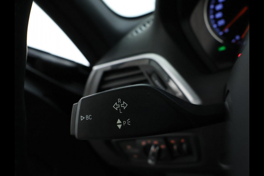 BMW 1-serie 118i Executive Sport Shadow CarPlay | Camera | Automaat BMW 1-serie 118i Executive Sport Shadow CarPlay | Camera | Automaat